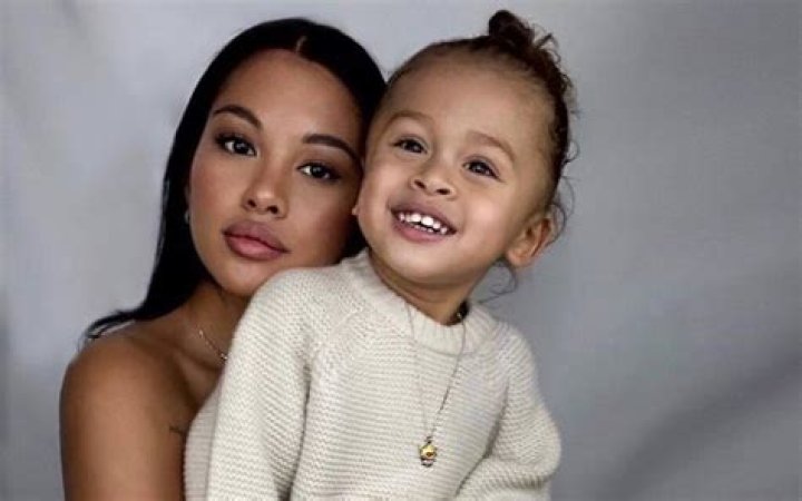 Chris Brown & GF Ammika Harris Reportedly Expecting 1st Baby Together – A Boy