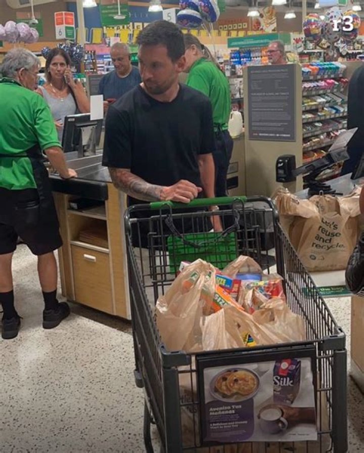 Chrissy Teigen Rocks A Crop Top While Pregnant & Holds Hands With Adorable Kids At Grocery Store