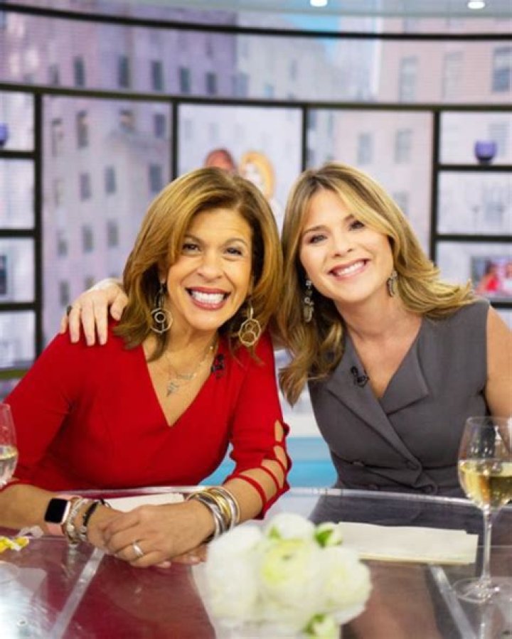 Hoda Kotb Reacts To Jenna Bush Hager Not Wearing Underwear – Hollywood Life
