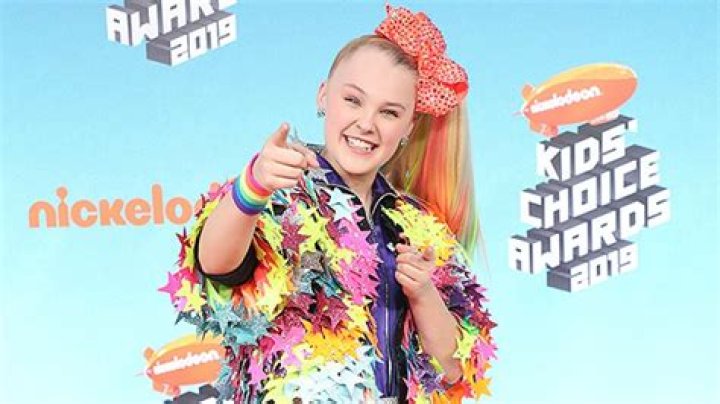 JoJo Siwa Rocks Straight Hair & No Ponytail — See Her Makeover – Hollywood Life