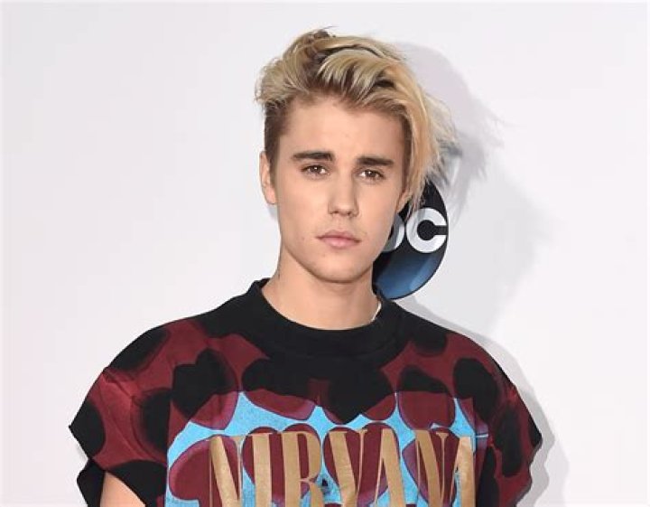 Justin Bieber Instagrams Bikini Photo Of Miranda Kerr — Dissing Orlando Bloom? – Hollywood Life
