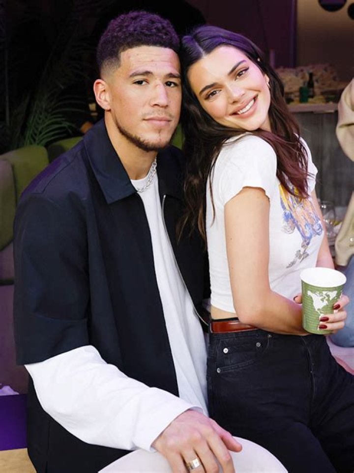 Kendall Jenner Shows Love To Devin Booker With Phoenix Suns Shirt – Hollywood Life