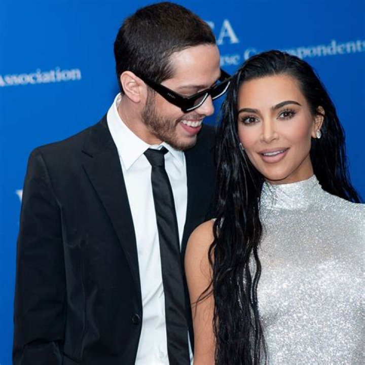 Kim Kardashian & Pete Davidson Holding Hands: Photos – Hollywood Life