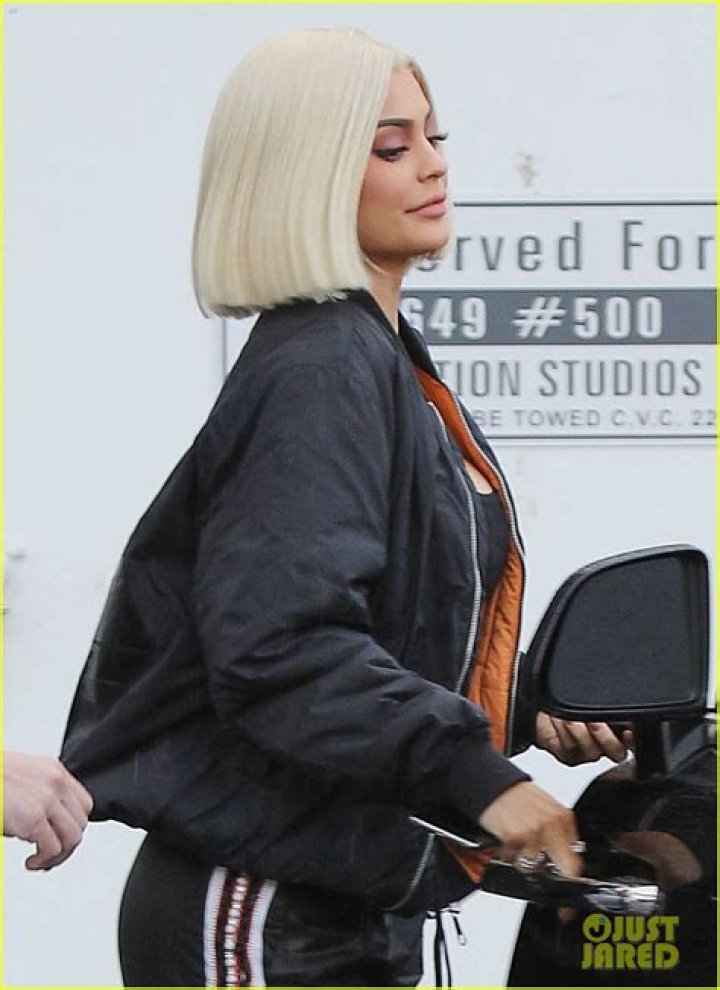 Kylie Jenner Shows Off Memorial Day Hair Makeover In Just A Bikini Top & Orange Denim Pants