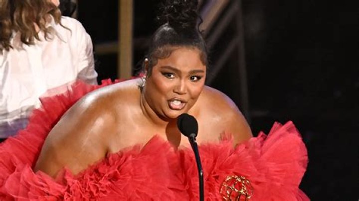 Lizzo Shakes Her Backside In Short Shorts & Is Thrilled She Looks ‘So Cute’ — Watch 