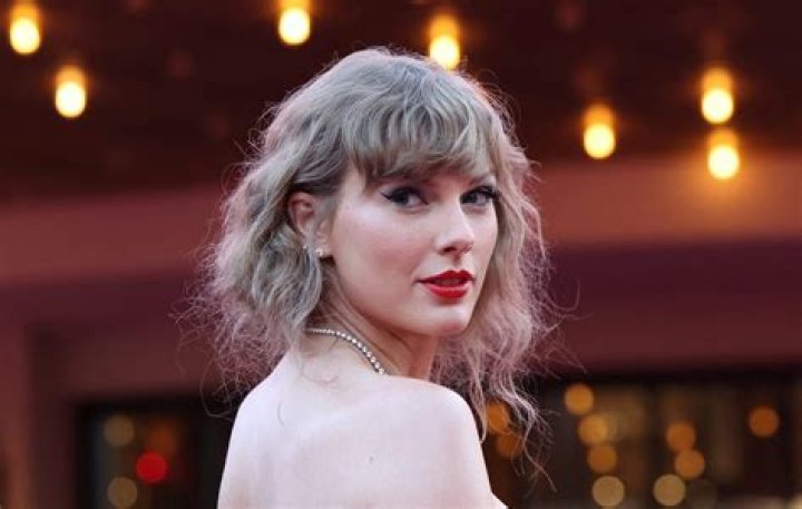 Taylor Swift News, Music, Photos And Videos – Hollywood Life